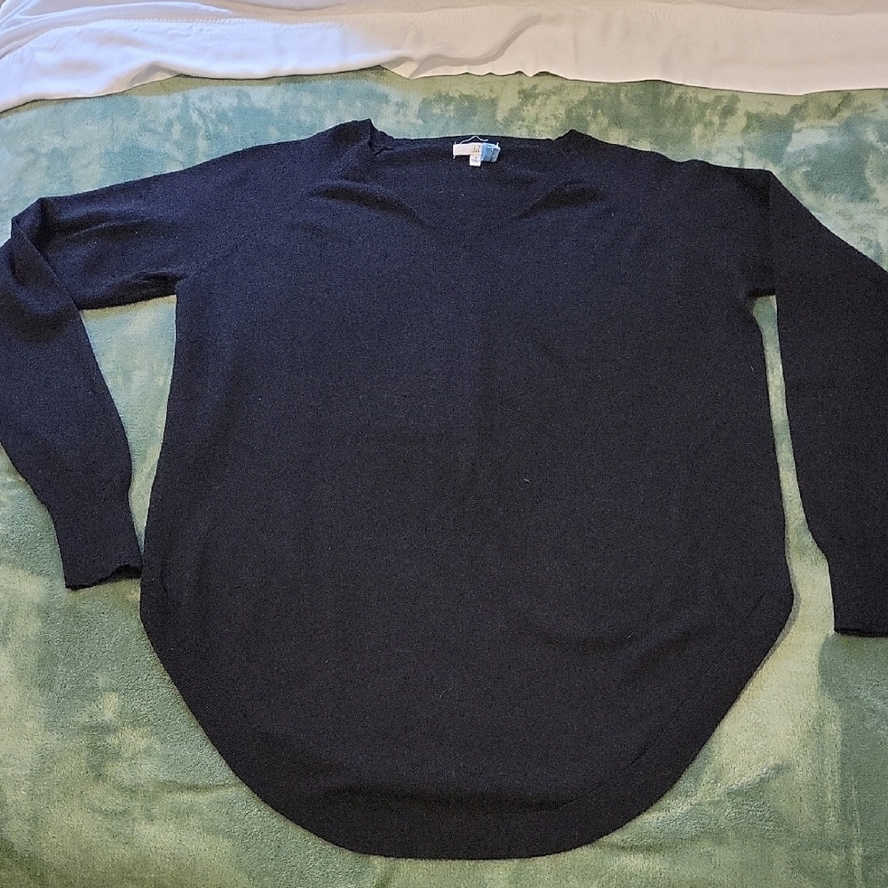 Joh Black V-Neck Sweater with Classic Knit Design